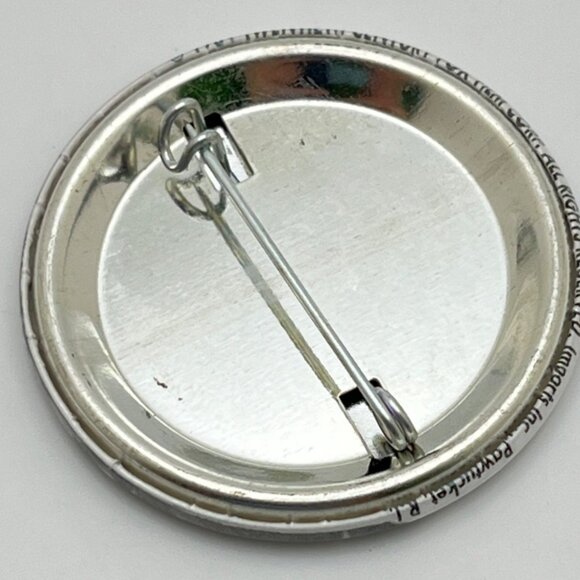 Vintage 1981 M.A.S.H. TV Show Pinback Button 1970s Sitcom MASH - Picture 2 of 6